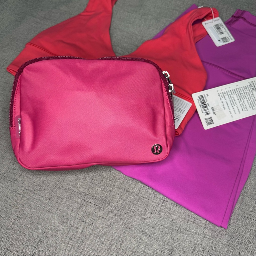 Lululemon Everywhere Belt Bag Raspberry Coulis Wild Berry Large 2L NWT - Picture 7 of 12